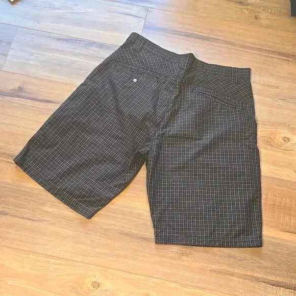 Men's Black Checkered Shorts 34" - Picture 4 of 7